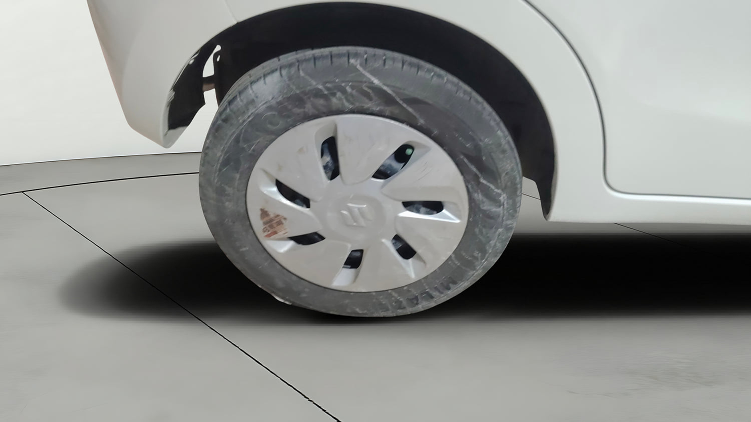 Used 2015 Maruti Suzuki Celerio VXi AMT Petrol Automatic tyres RIGHT REAR TYRE RIM VIEW