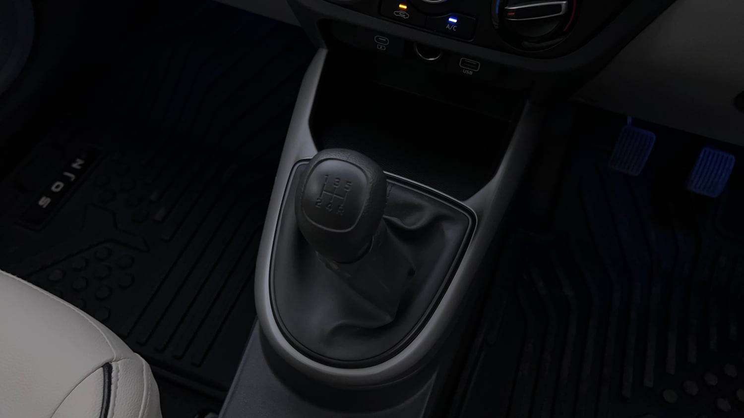 Used 2026 Hyundai Grand i10 Nios Magna 1.2 Kappa Petrol Manual interior GEAR  KNOB VIEW