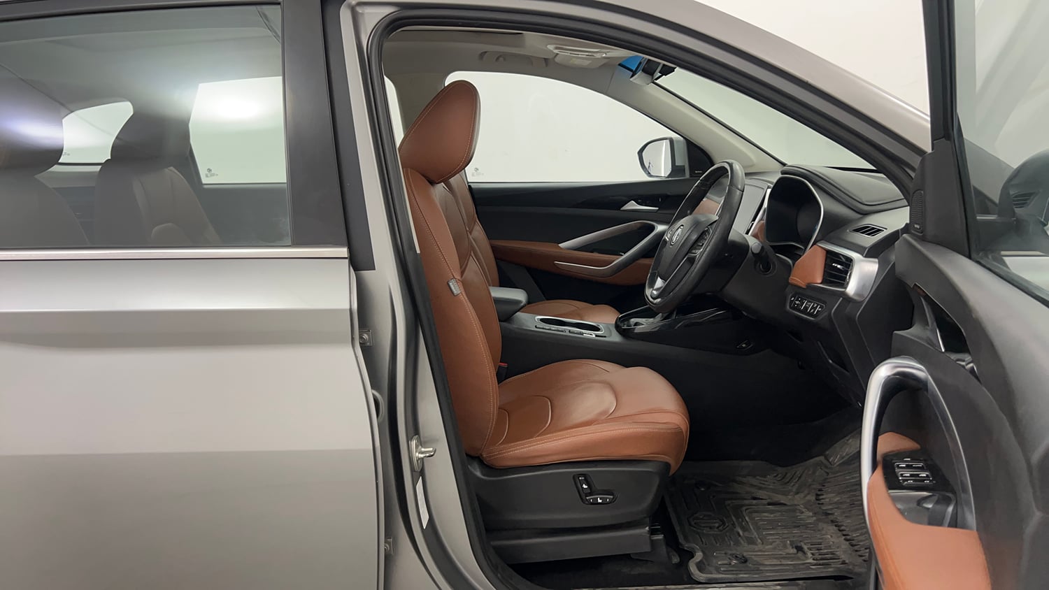 Used 2021 MG Motors Hector Plus Sharp 1.5 Petrol Turbo CVT 6-STR Petrol Automatic interior RIGHT SIDE FRONT DOOR CABIN VIEW