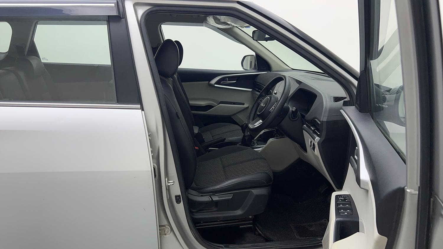 Used 2022 Kia Carens Prestige Plus 1.4 Petrol MT 7 STR Petrol Manual interior RIGHT SIDE FRONT DOOR CABIN VIEW