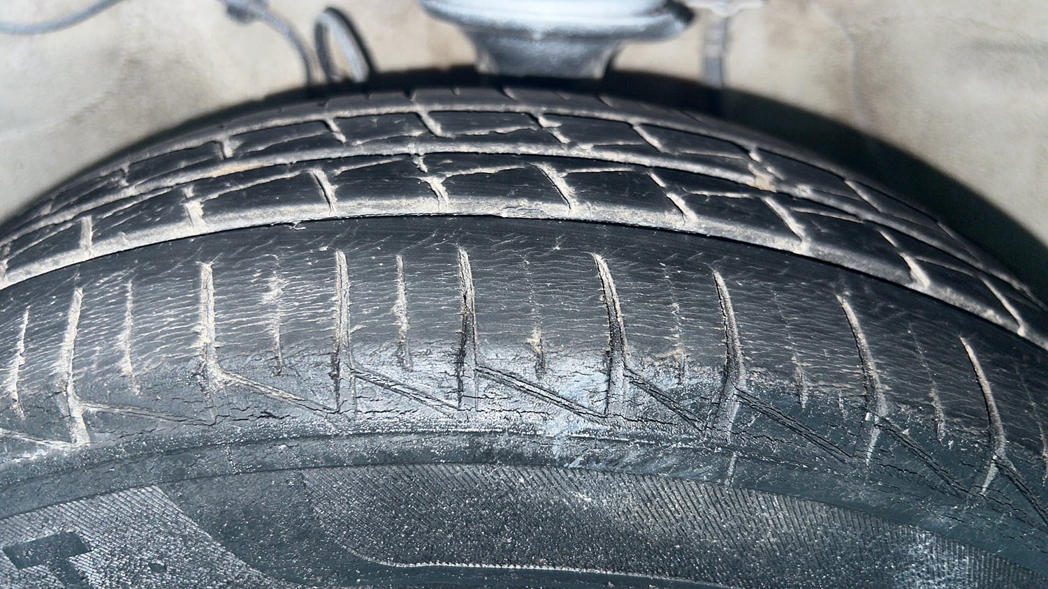 Used 2021 Maruti Suzuki Alto 800 LXi Petrol Manual tyres LEFT FRONT TYRE TREAD VIEW