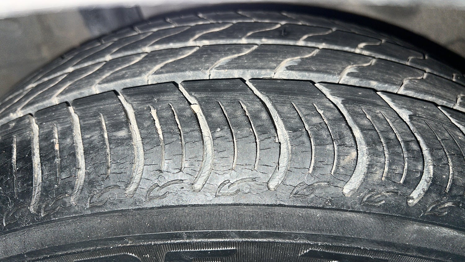 Used 2014 Honda Amaze 1.2 S i-VTEC Petrol Manual tyres RIGHT REAR TYRE TREAD VIEW
