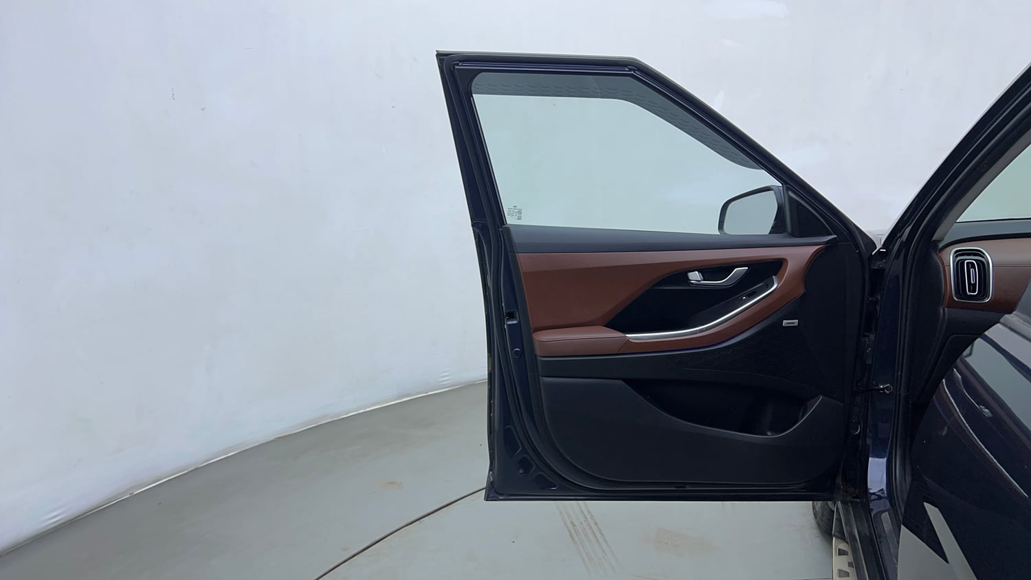 Used 2022 Hyundai Alcazar Signature (O) 7 Seater 1.5 Diesel AT Diesel Automatic interior LEFT FRONT DOOR OPEN VIEW