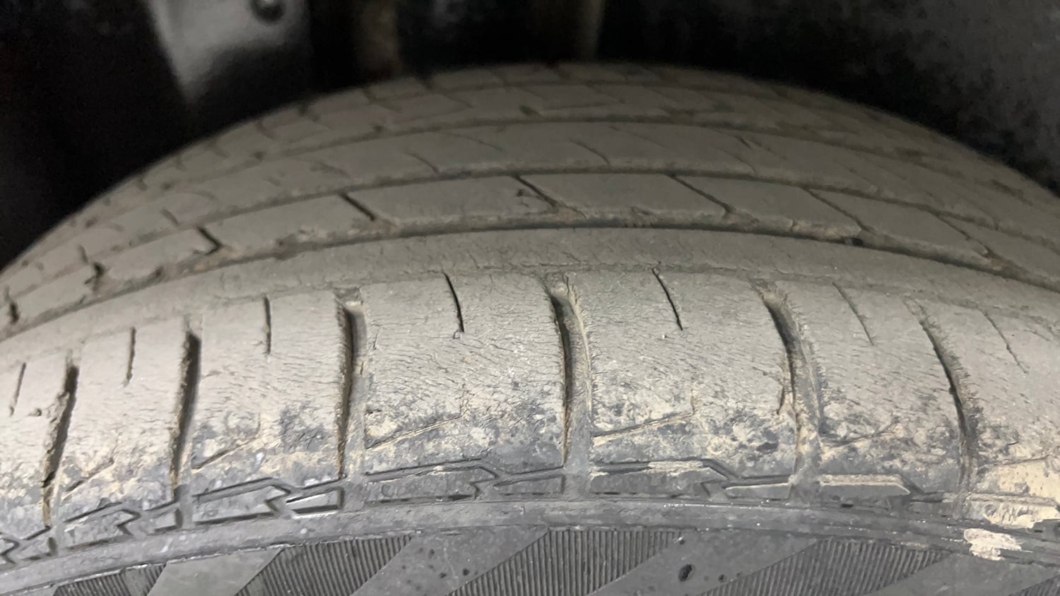Used 2021 MG Motors Hector Plus Sharp 1.5 Petrol Turbo CVT 6-STR Petrol Automatic tyres RIGHT REAR TYRE TREAD VIEW