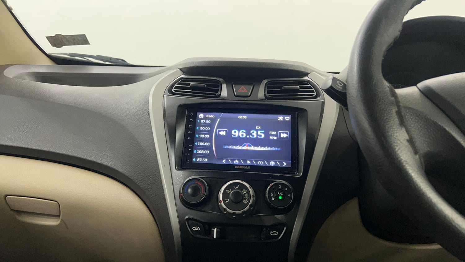 Used 2018 Hyundai Eon Era + Petrol Manual interior MUSIC SYSTEM & AC CONTROL VIEW