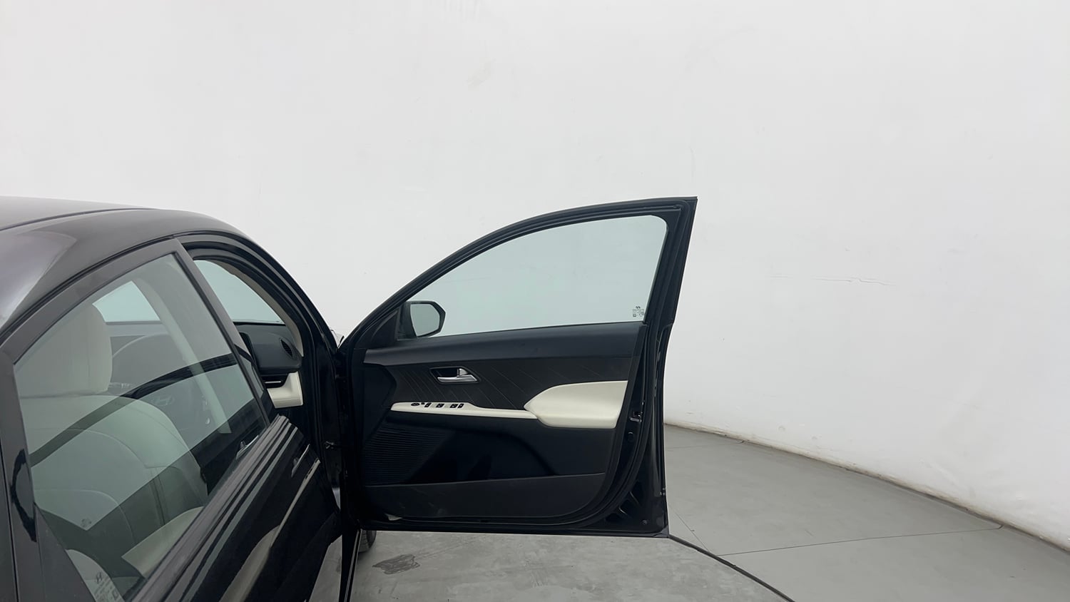 Used 2023 Hyundai Verna S 1.5 Petrol MT Petrol Manual interior RIGHT FRONT DOOR OPEN VIEW