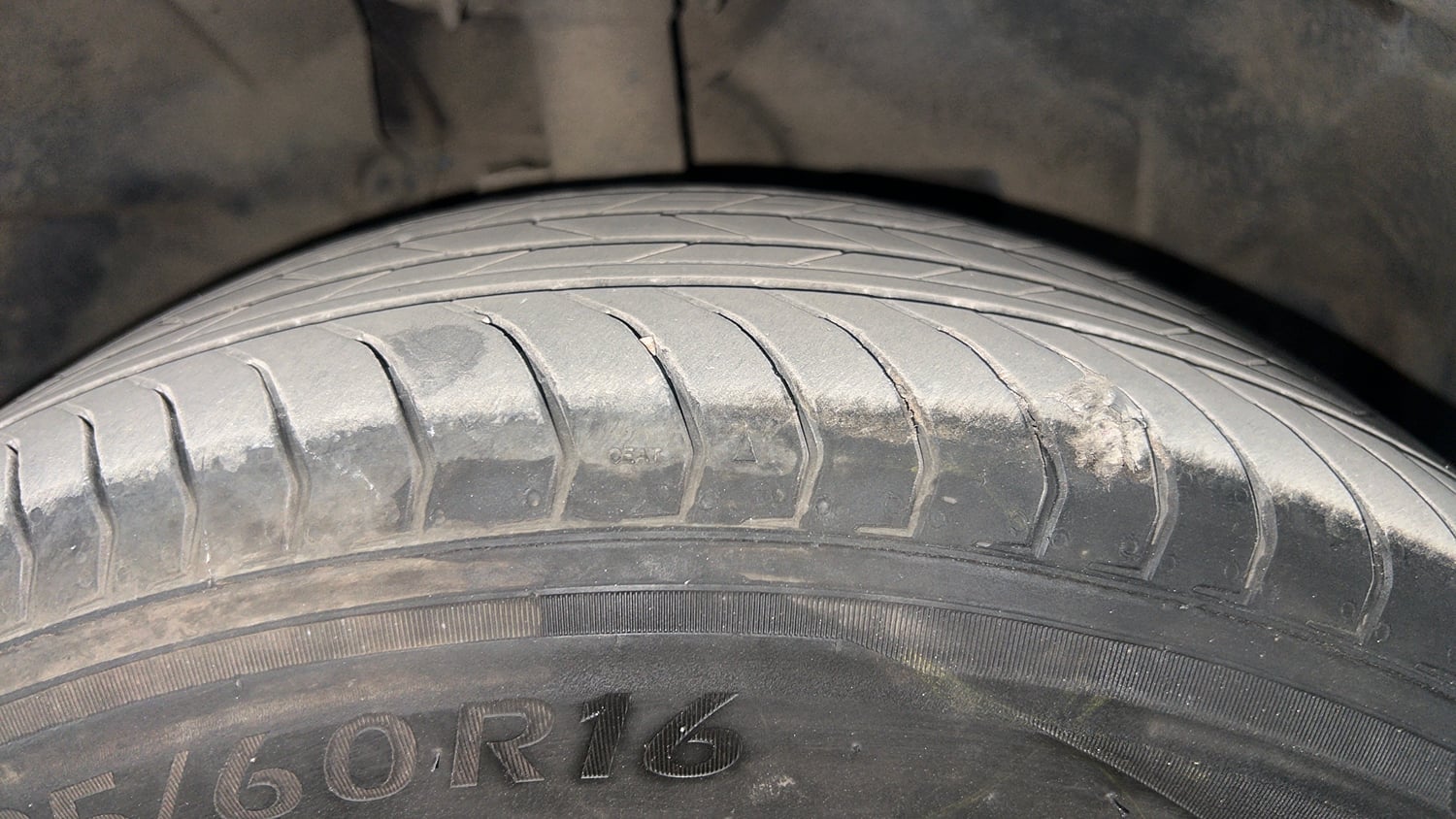 Used 2018 Ford EcoSport Trend + 1.5L Ti-VCT AT Petrol Automatic tyres RIGHT FRONT TYRE TREAD VIEW
