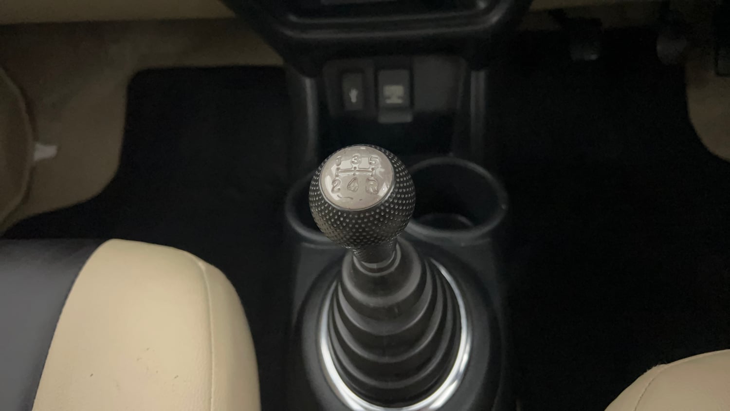 Used 2016 Honda Amaze 1.2 SX i-VTEC Petrol Manual interior GEAR  KNOB VIEW