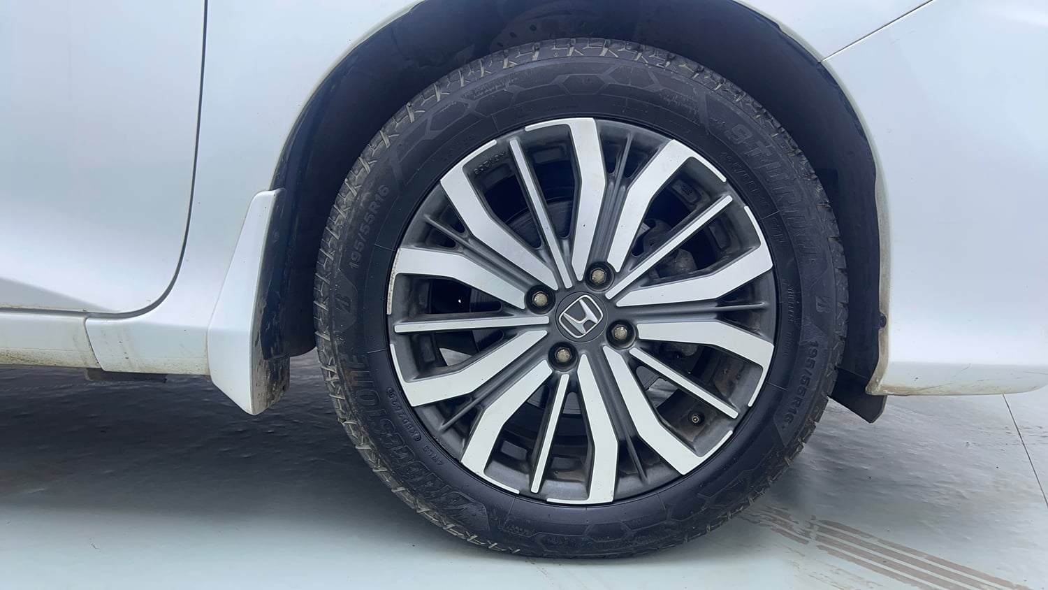 Used 2020 Honda City ZX CVT Petrol Petrol Automatic tyres RIGHT FRONT TYRE RIM VIEW