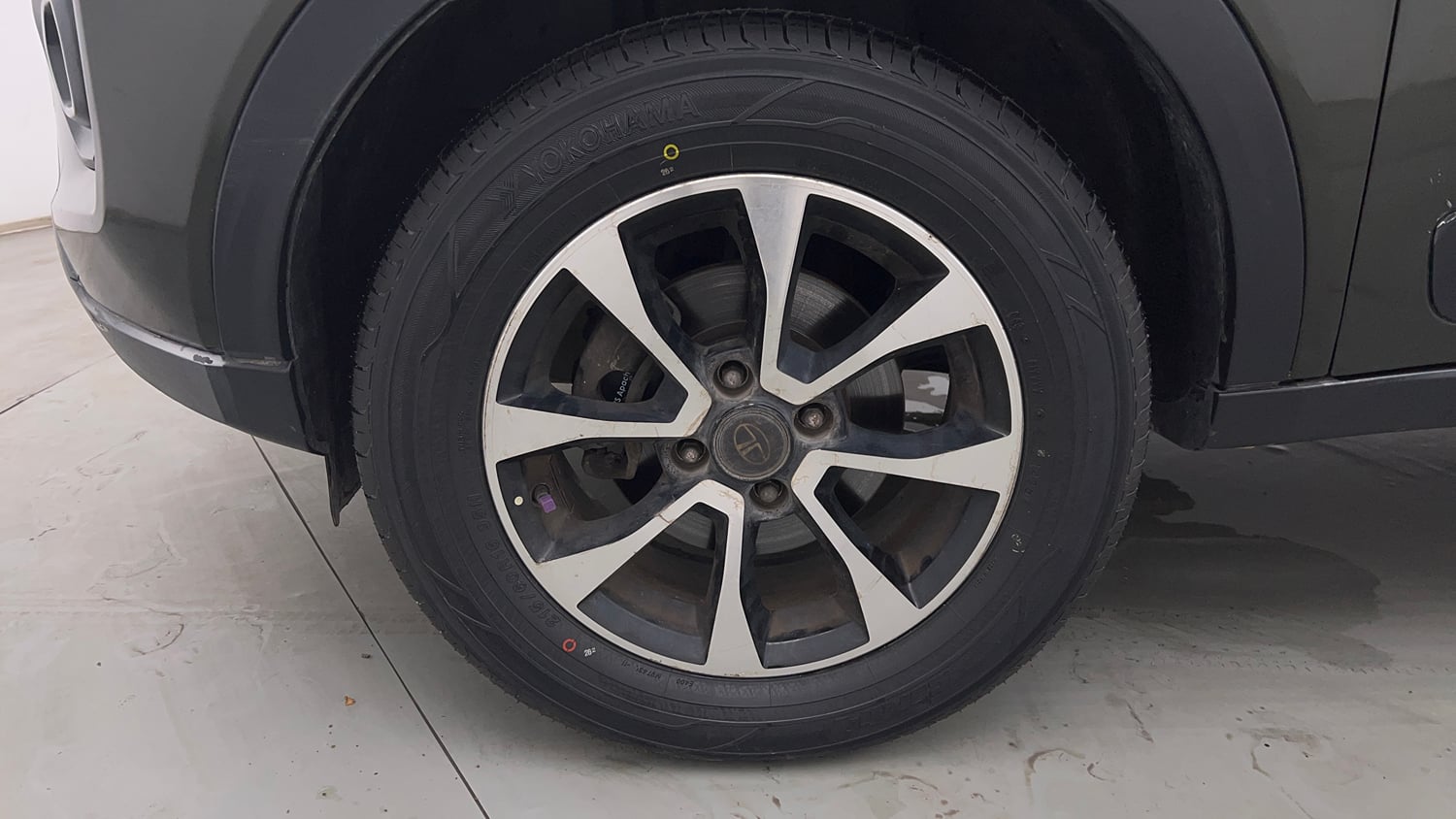 Used 2020 Tata Nexon XZ Plus (O) Dual Tone Petrol Manual tyres LEFT FRONT TYRE RIM VIEW