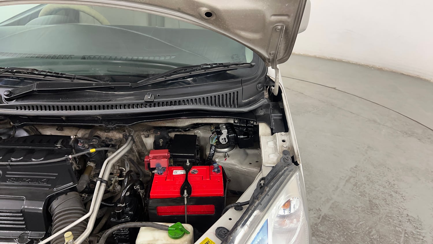Used 2015 Maruti Suzuki Wagon R VXI Petrol Manual engine ENGINE LEFT SIDE HINGE & APRON VIEW