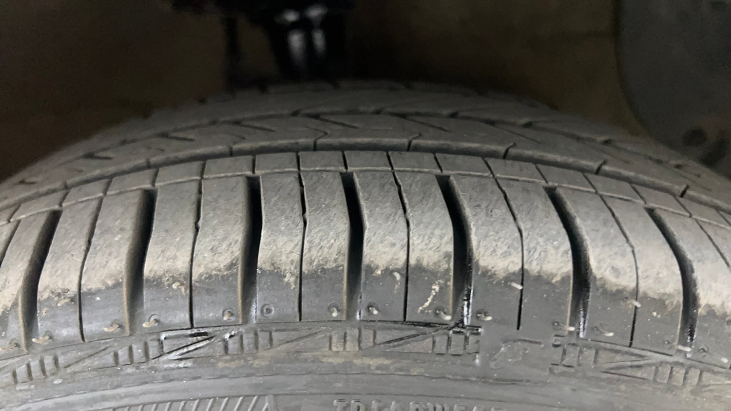 Used 2016 Hyundai Grand i10 Asta AT 1.2 Kappa VTVT Petrol Automatic tyres RIGHT FRONT TYRE TREAD VIEW