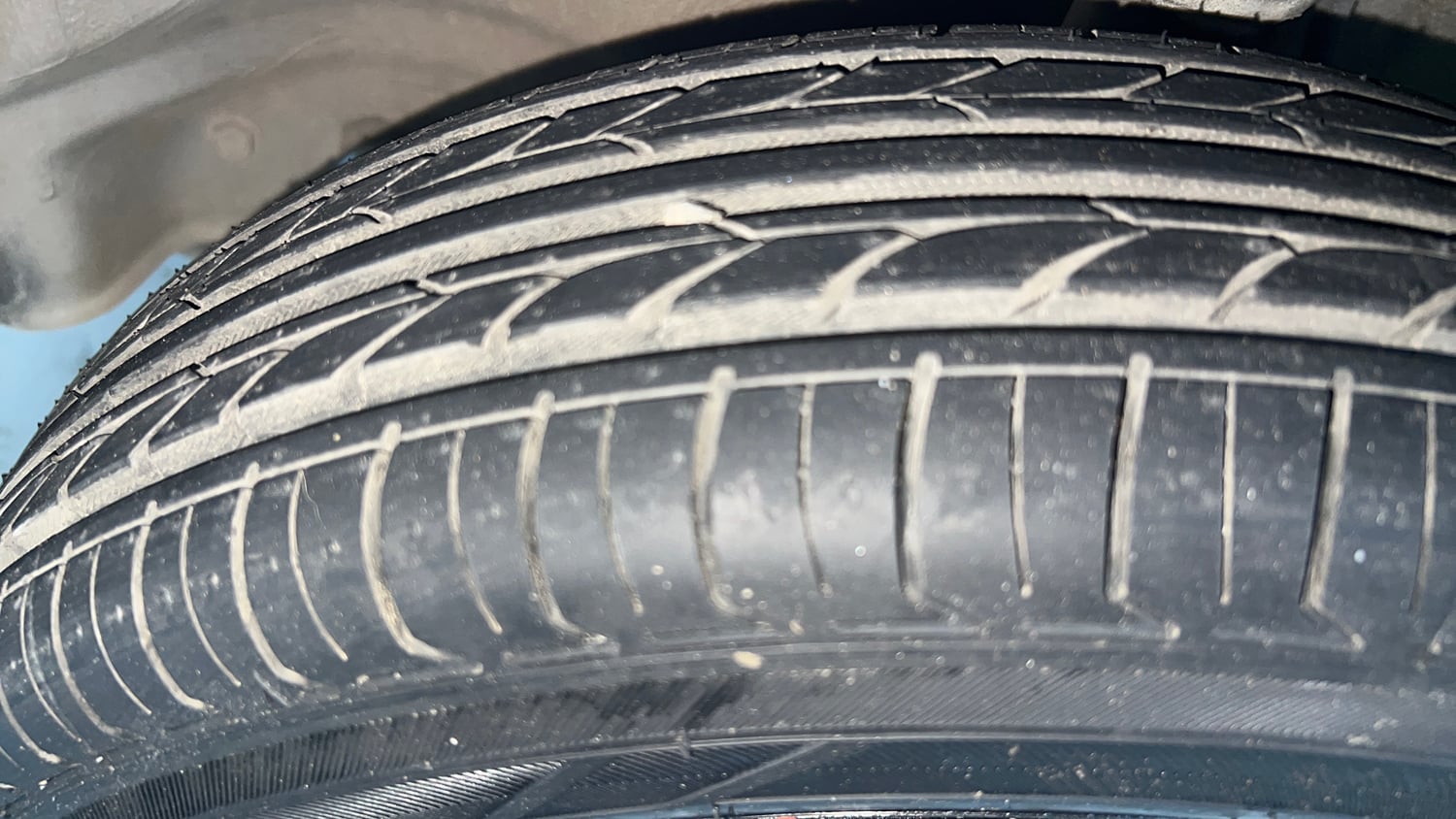 Used 2016 Maruti Suzuki Alto 800 VXi Petrol Manual tyres LEFT FRONT TYRE TREAD VIEW