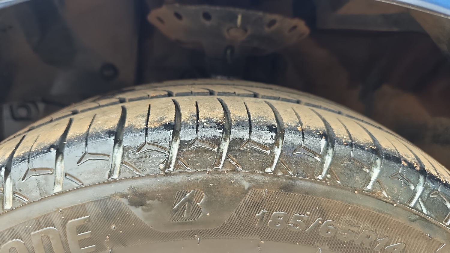 Used 2015 Honda Brio VX AT Petrol Automatic tyres LEFT FRONT TYRE TREAD VIEW
