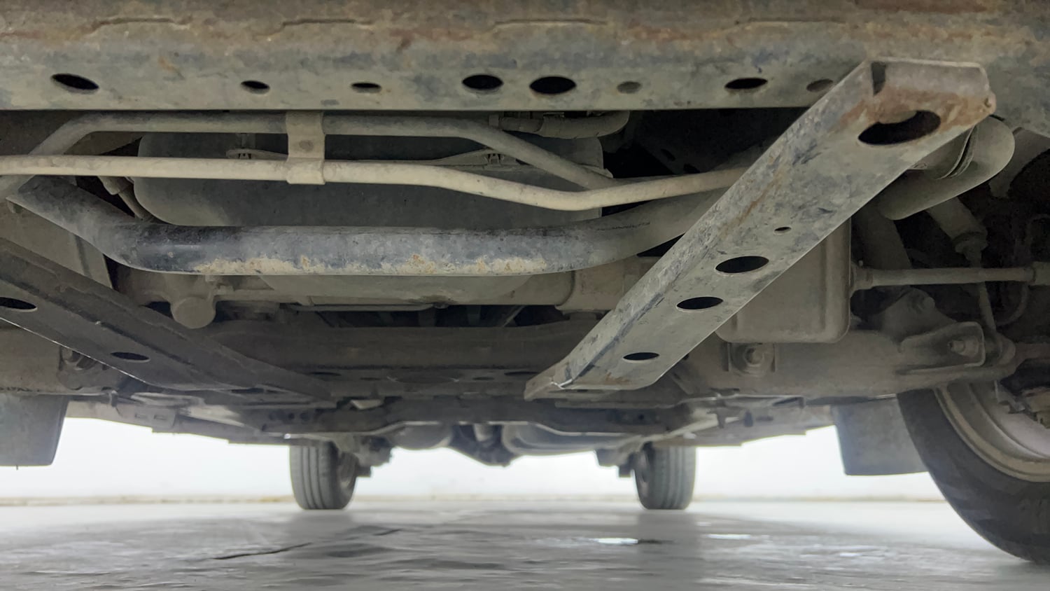 Used 2016 Toyota Innova Crysta 2.4 G 7 STR Diesel Manual extra FRONT LEFT UNDERBODY VIEW