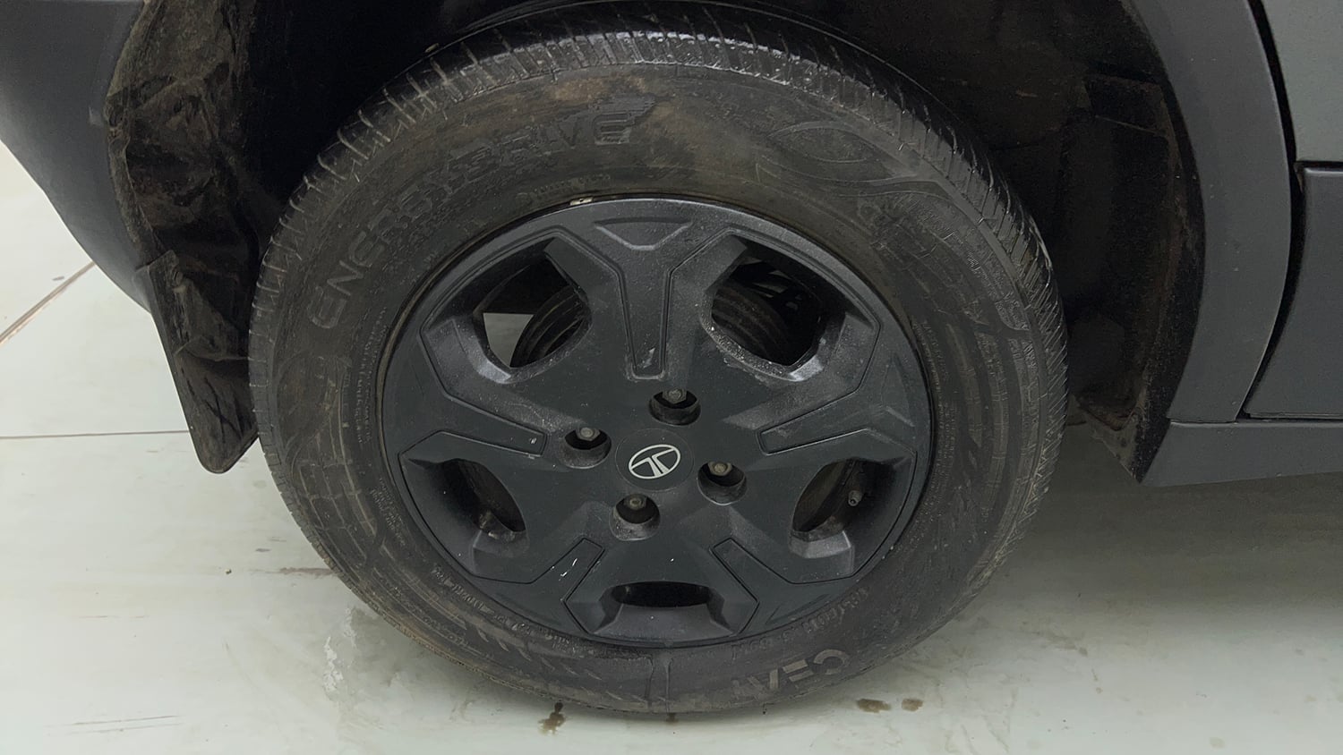 Used 2024 Tata Punch Accomplished iCNG Cng Manual tyres RIGHT REAR TYRE RIM VIEW