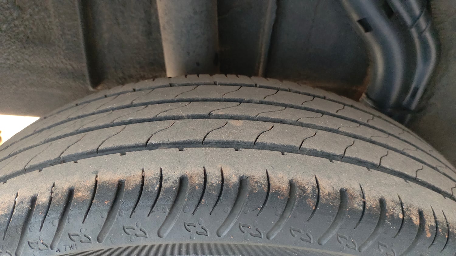 Used 2024 Renault Kiger RXE Petrol Manual tyres RIGHT REAR TYRE TREAD VIEW