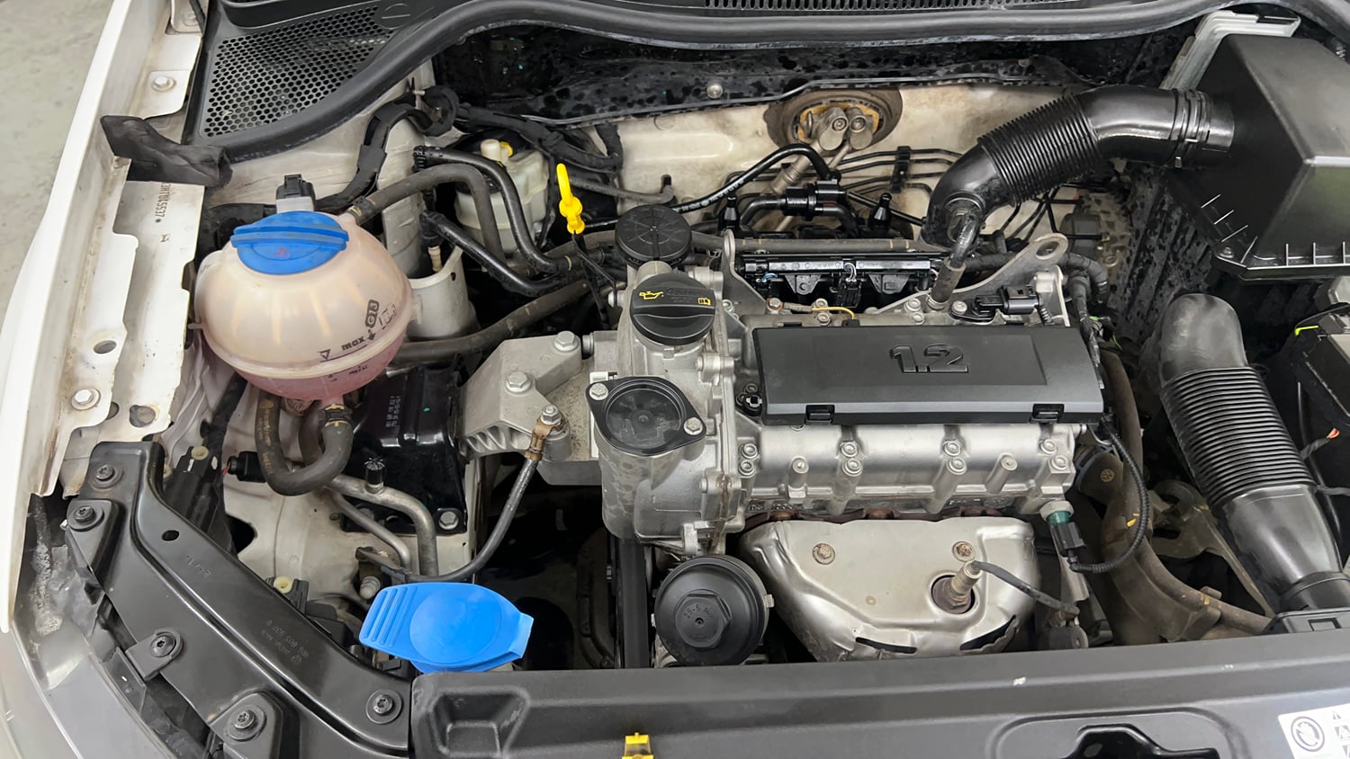 Used 2016 Volkswagen Ameo Comfortline 1.2L (P) Petrol Manual engine ENGINE RIGHT SIDE VIEW