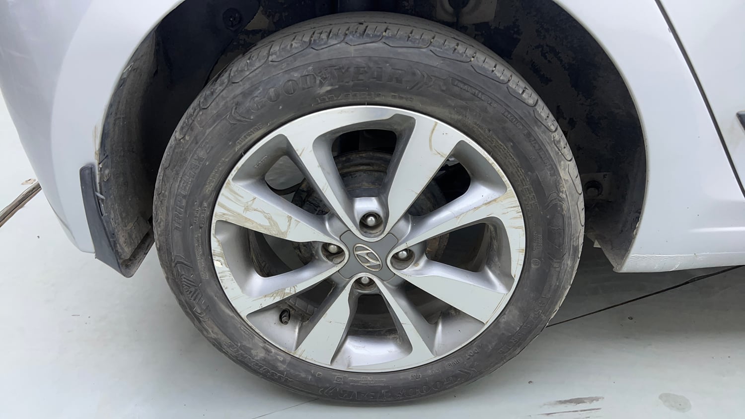 Used 2015 Hyundai Elite i20 Asta 1.2 Petrol Manual tyres RIGHT REAR TYRE RIM VIEW