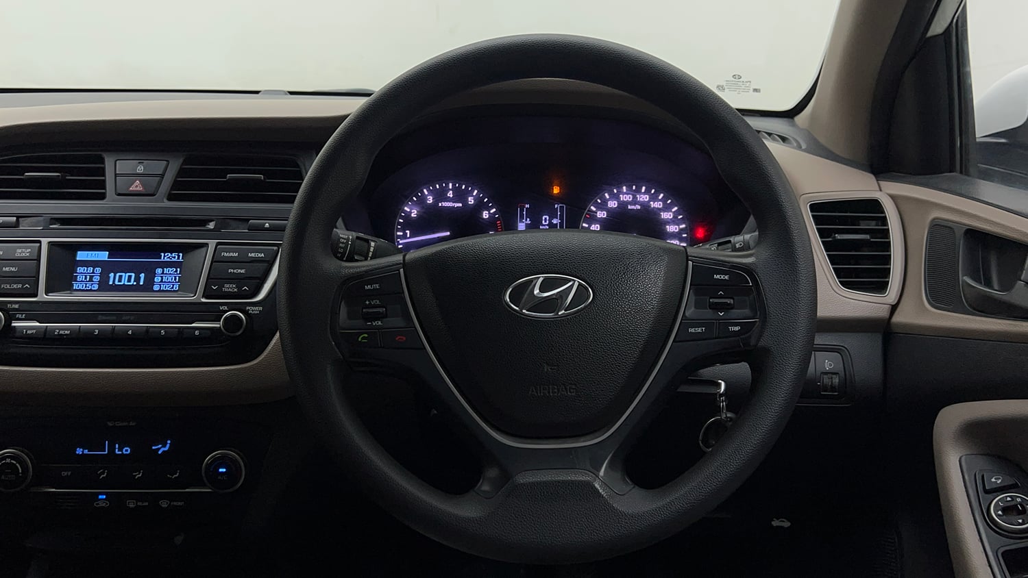 Used 2016 Hyundai Elite i20 Sportz 1.2 Petrol Manual interior STEERING VIEW