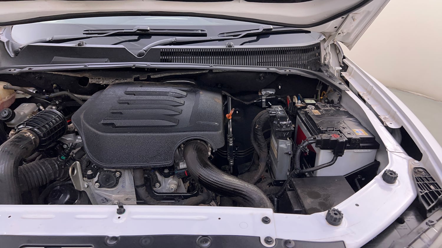 Used 2022 Mahindra Scorpio N Z8 L Petrol AT 6 STR Petrol Automatic engine ENGINE LEFT SIDE HINGE & APRON VIEW