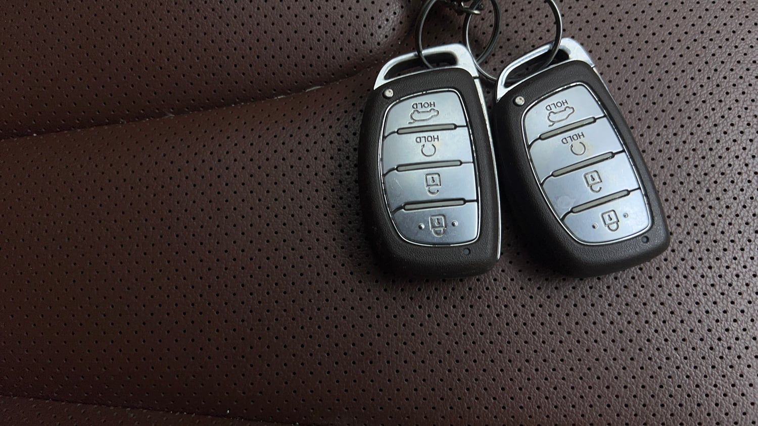 Used 2023 Hyundai Alcazar Signature (O) 7 STR 1.5 Petrol DCT Petrol Automatic extra CAR KEY VIEW