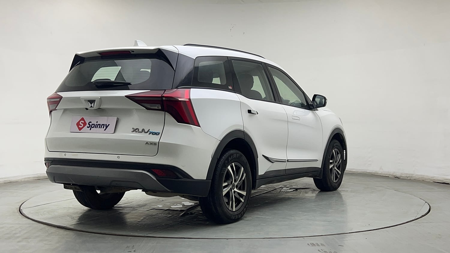 Used 2022 Mahindra XUV700 AX 5 Petrol MT 7 STR Petrol Manual exterior RIGHT REAR CORNER VIEW