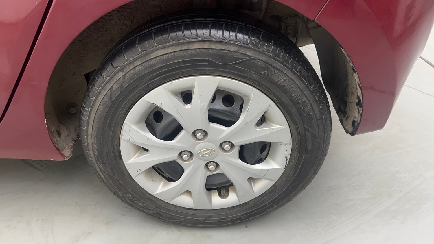 Used 2015 Hyundai Grand i10 Sportz 1.2 Kappa VTVT Petrol Manual tyres LEFT REAR TYRE RIM VIEW