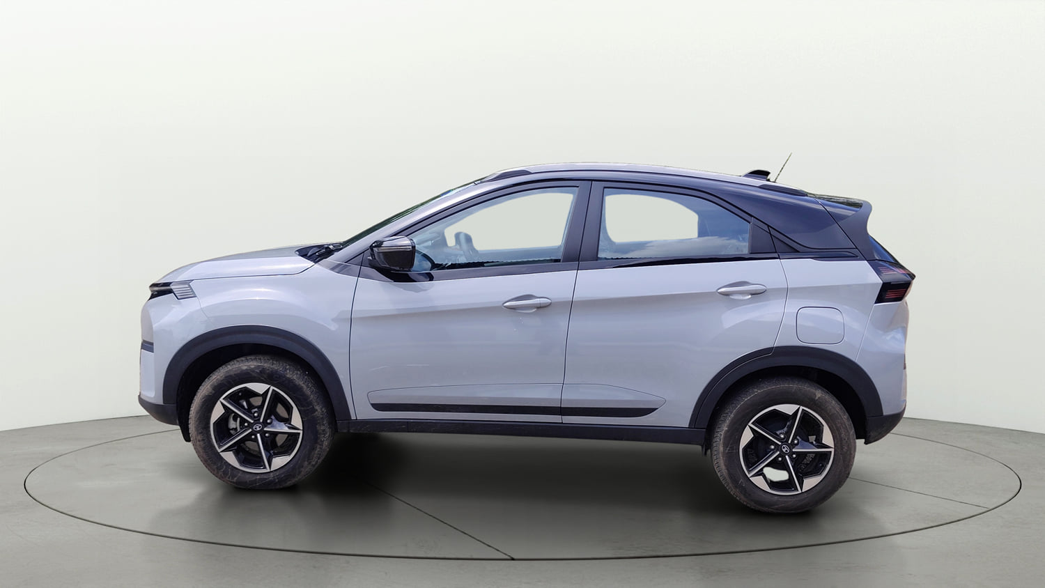 Used 2026 Tata Nexon Creative Plus (PS) 1.2 iCNG 6MT Dual Tone Cng Manual exterior LEFT SIDE VIEW