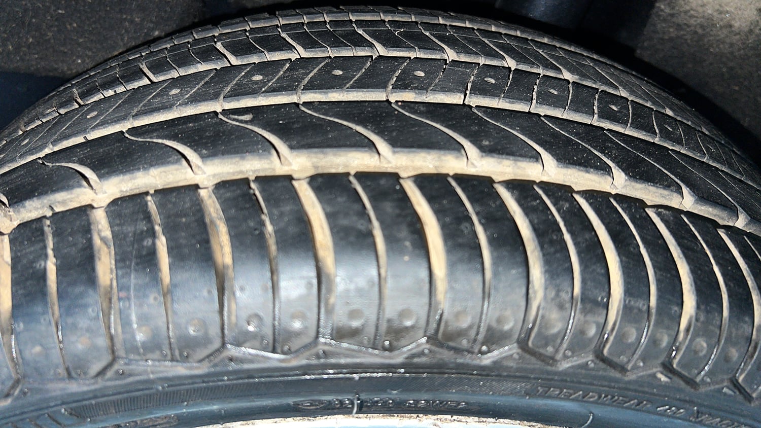 Used 2015 Maruti Suzuki Baleno Zeta 1.2 Petrol Manual tyres LEFT REAR TYRE TREAD VIEW