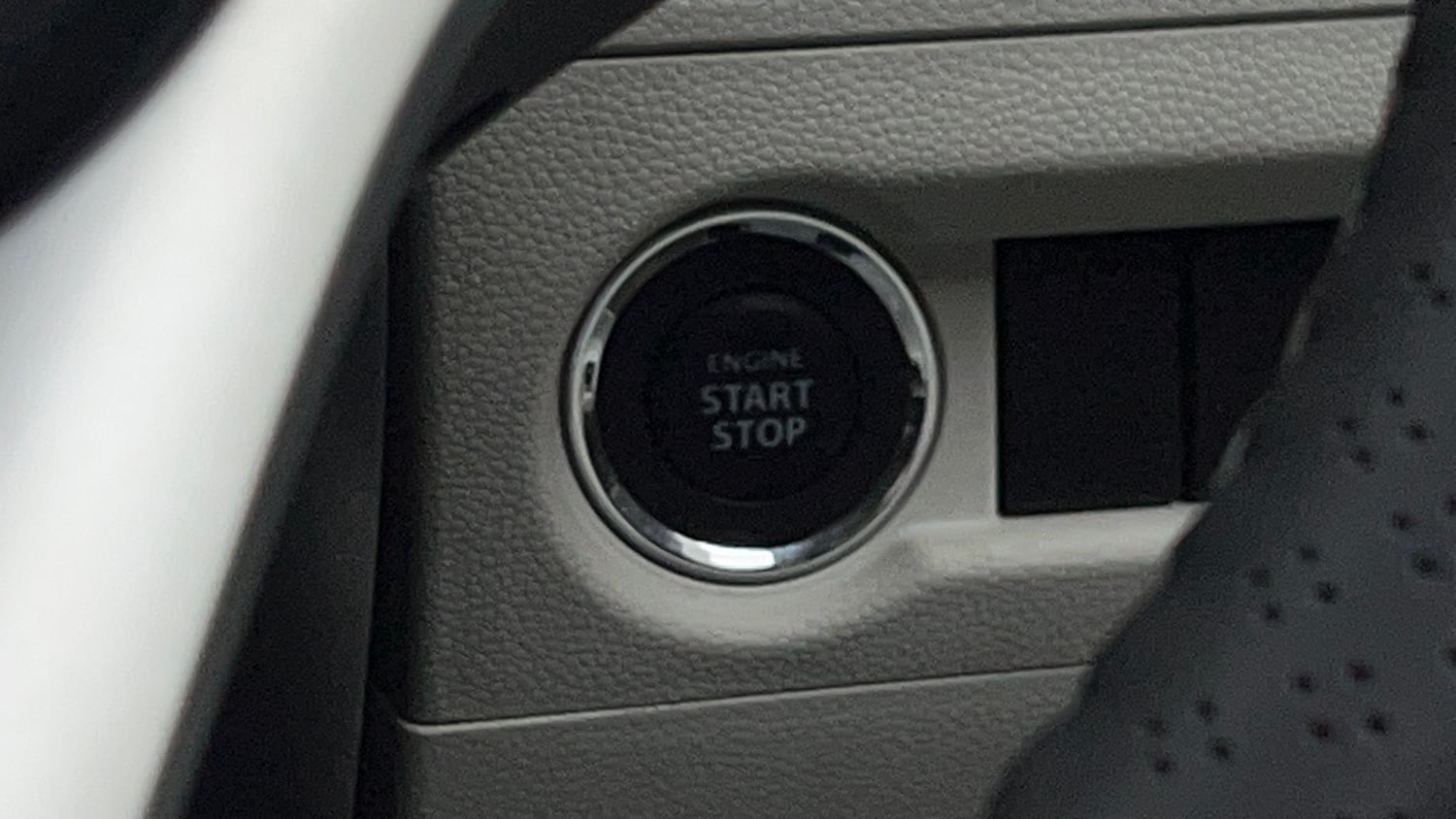 Used 2021 Maruti Suzuki Ignis Zeta 1.2 MT Petrol Manual top_features Keyless start