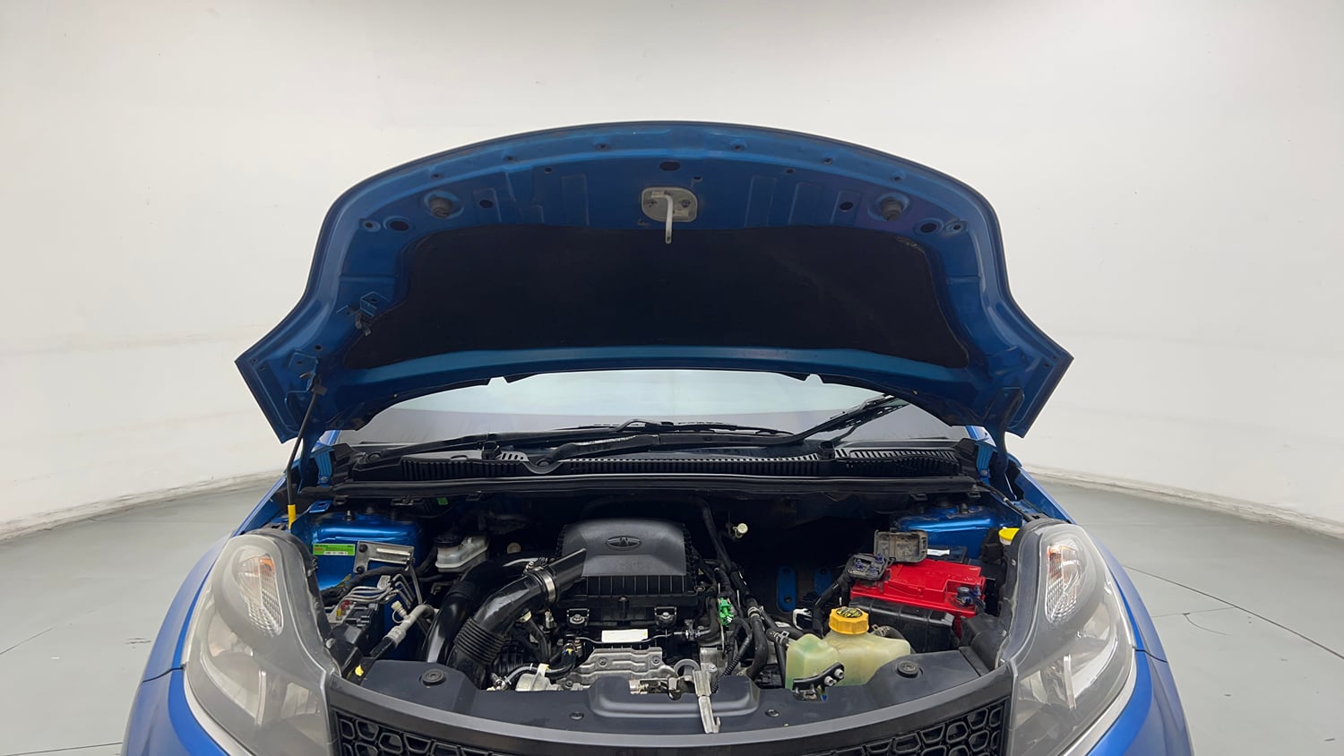 Used 2018 Tata Nexon XM Petrol Manual engine ENGINE & BONNET OPEN FRONT VIEW