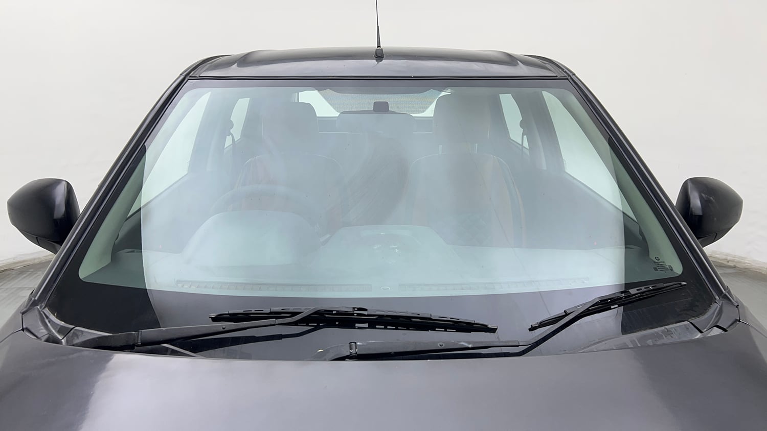 Used 2018 Maruti Suzuki Vitara Brezza [2016-2020] LDi Diesel Manual exterior FRONT WINDSHIELD VIEW