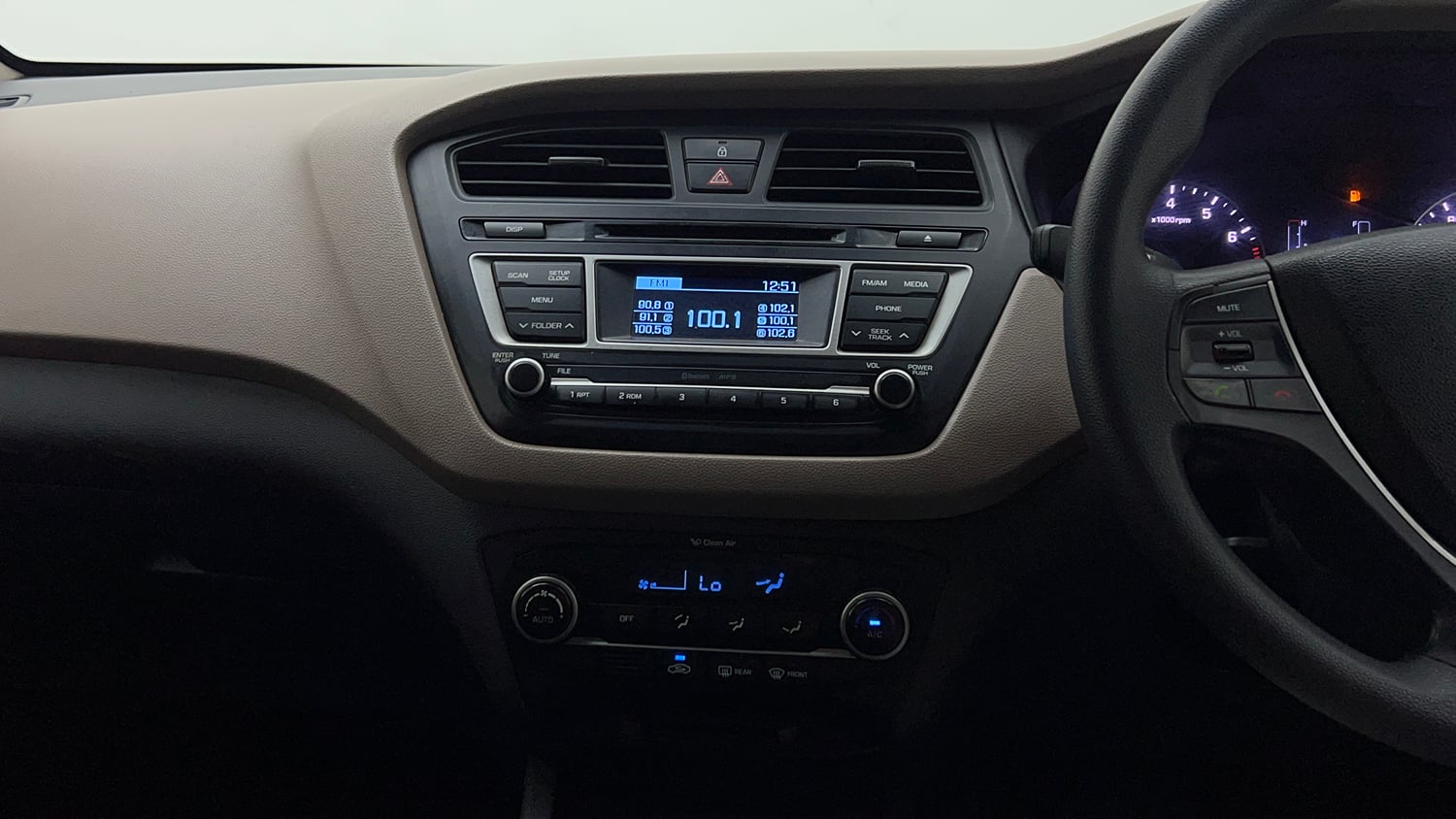 Used 2016 Hyundai Elite i20 Sportz 1.2 Petrol Manual interior MUSIC SYSTEM & AC CONTROL VIEW