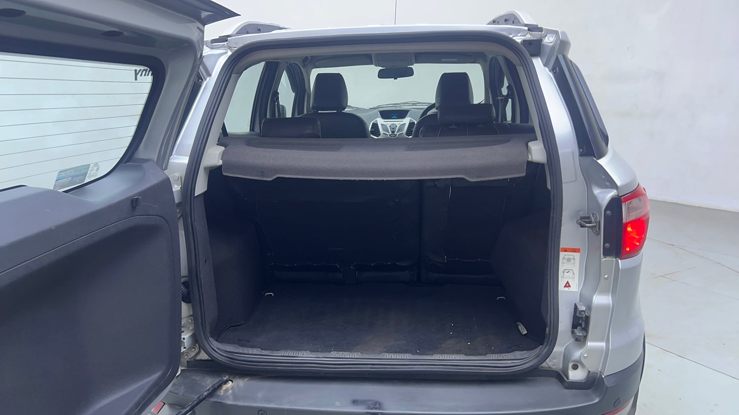 Used 2016 Ford EcoSport Titanium 1.5L Ti-VCT Petrol Manual interior DICKY INSIDE VIEW