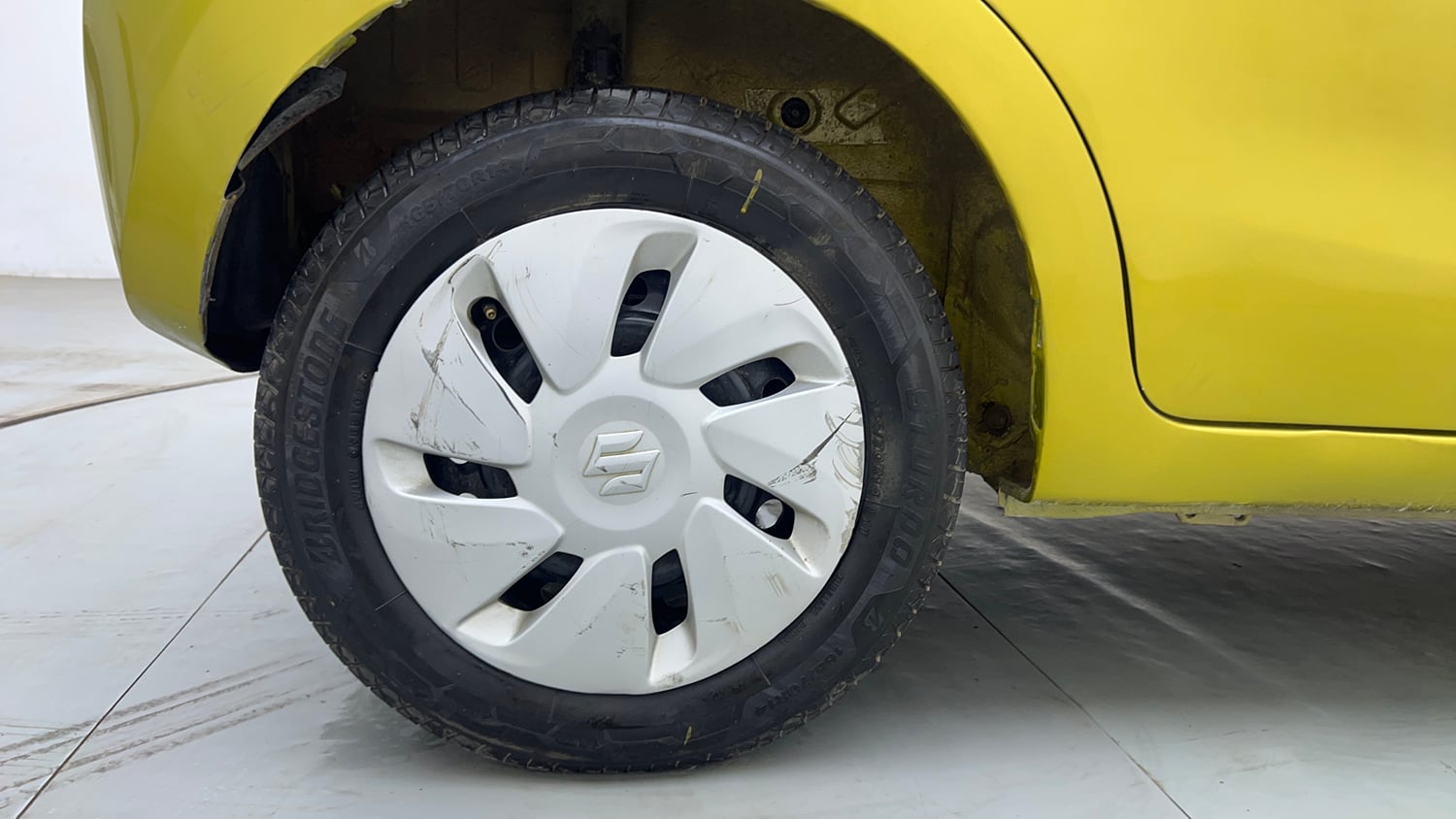 Used 2014 Maruti Suzuki Celerio VXi AMT Petrol Automatic tyres RIGHT REAR TYRE RIM VIEW