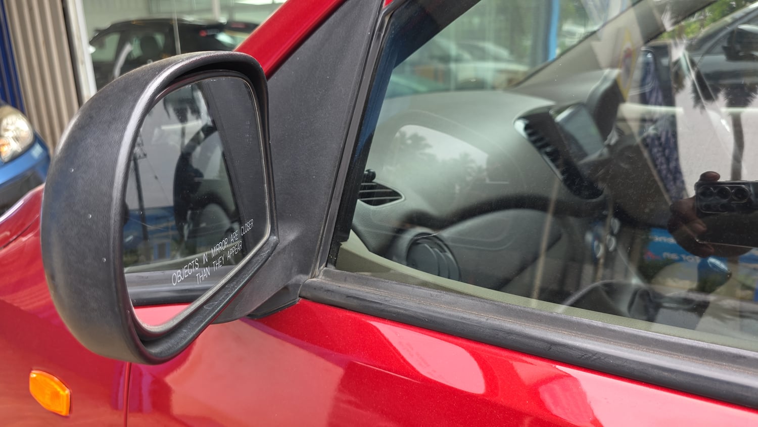 Used 2013 Hyundai i10 Era 1.1 iRDE2 Petrol Manual top_features Outside rear view mirrors (ORVMs)