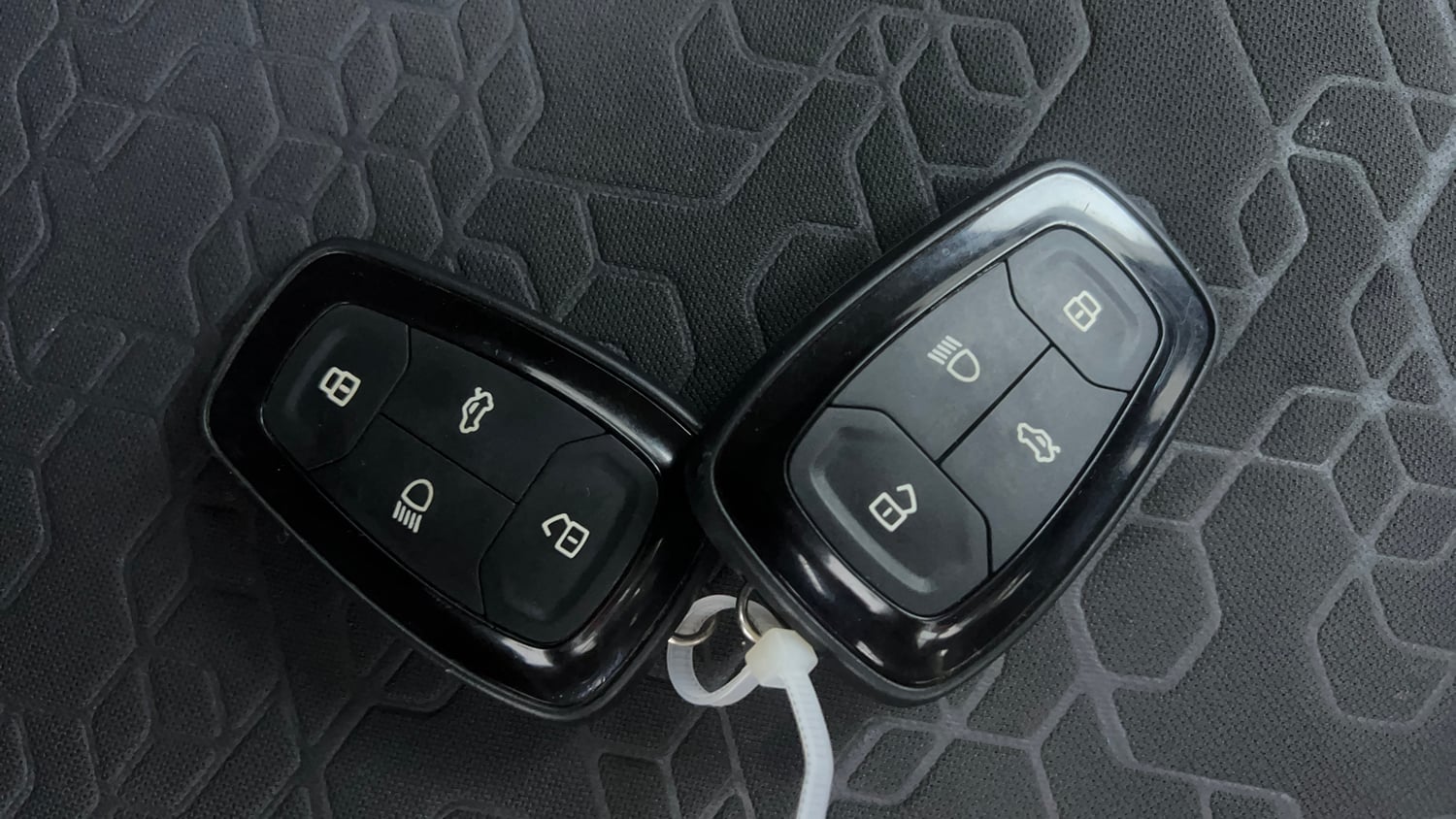 Used 2022 Tata Altroz XZ Petrol Petrol Manual extra CAR KEY VIEW