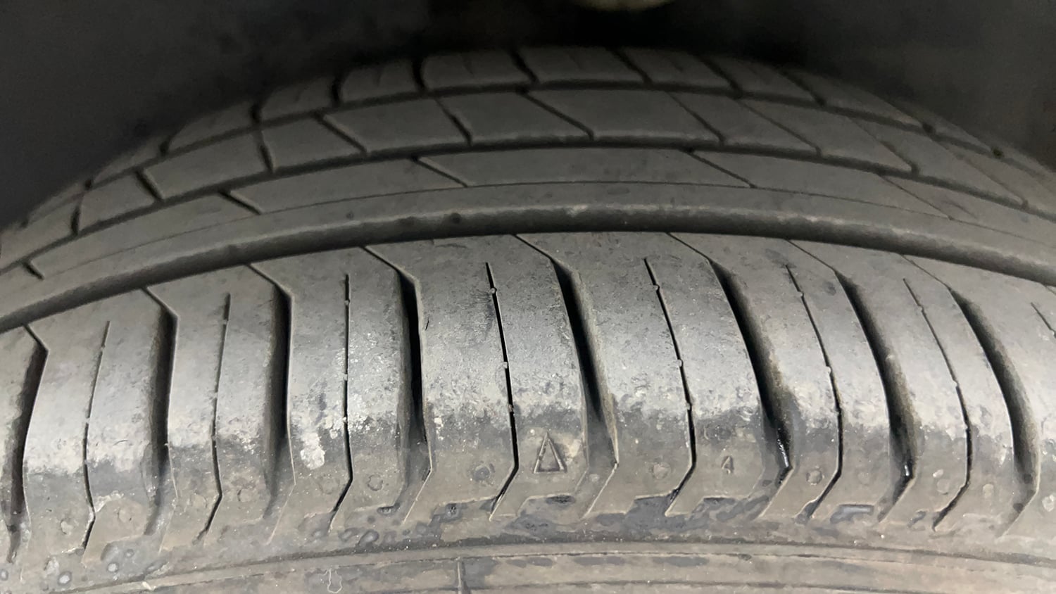 Used 2016 Volkswagen Ameo Comfortline 1.2L (P) Petrol Manual tyres LEFT REAR TYRE TREAD VIEW