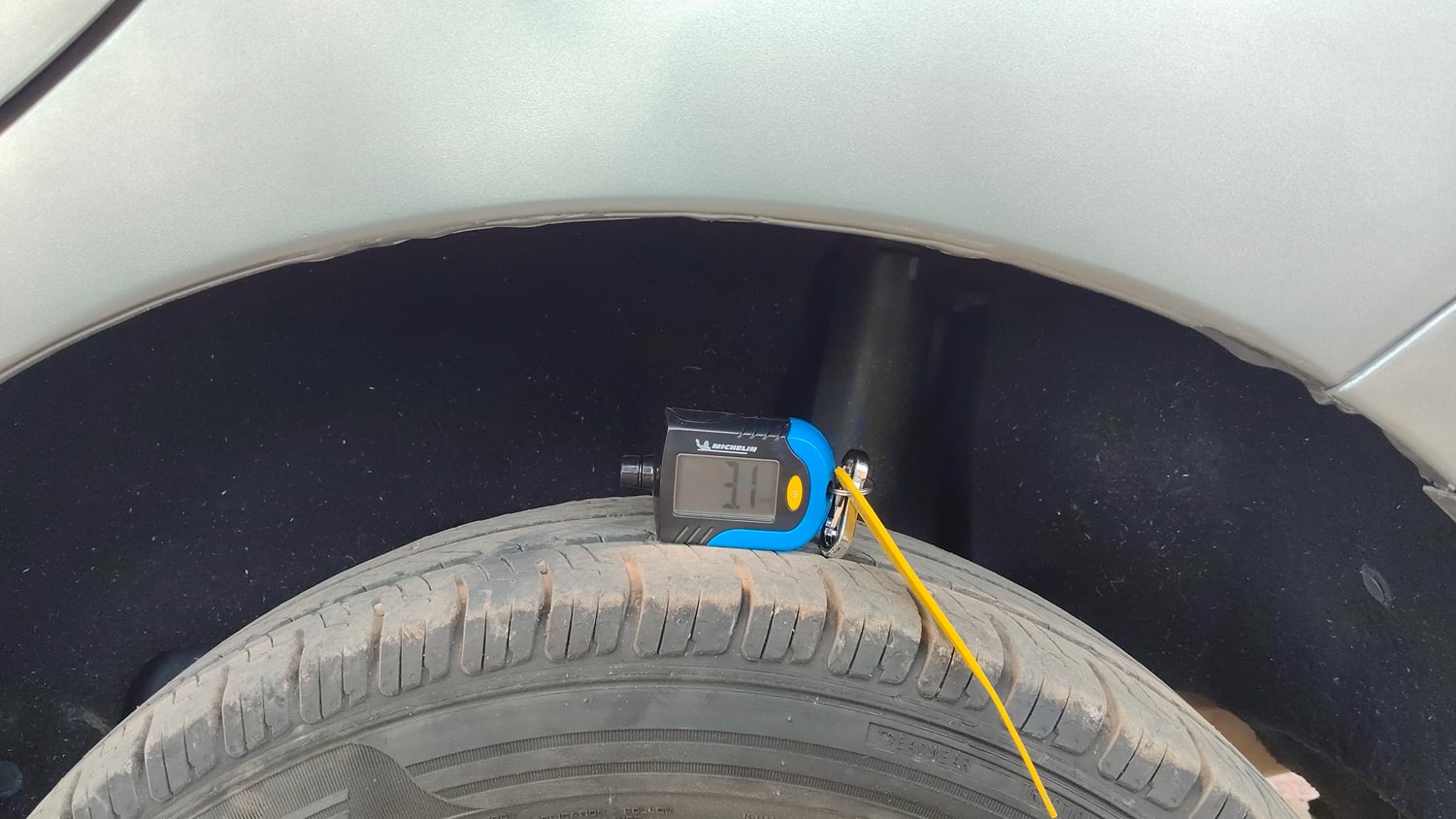 Used 2017 Maruti Suzuki Baleno Delta 1.2 Petrol Manual tyres LEFT REAR TYRE TREAD VIEW