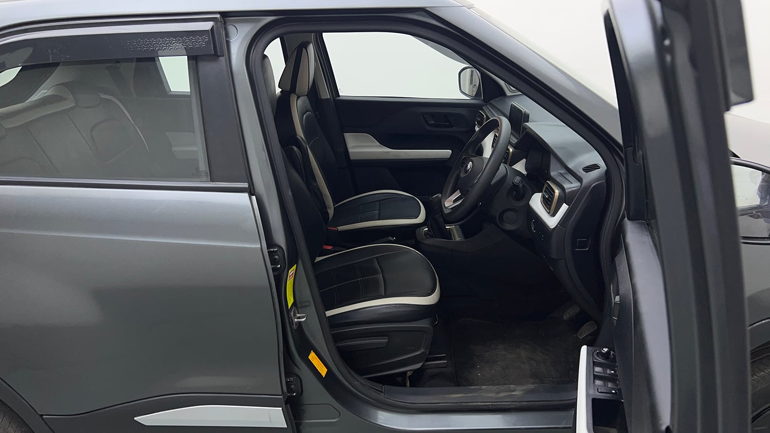 Used 2024 Tata Punch Accomplished iCNG Cng Manual interior RIGHT SIDE FRONT DOOR CABIN VIEW