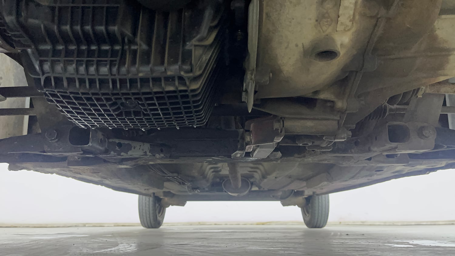 Used 2016 Renault Kwid RXT Petrol Manual extra FRONT LEFT UNDERBODY VIEW