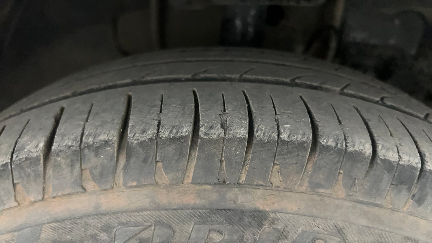 Used 2018 Tata Tiago Revotron XZ Petrol Manual tyres RIGHT FRONT TYRE TREAD VIEW