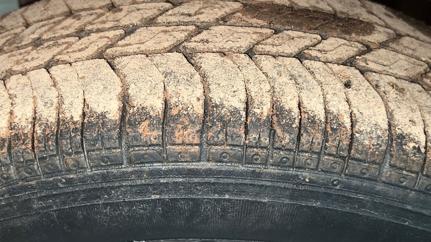 Used 2012 Maruti Suzuki Estilo LXi BS-IV Petrol Manual tyres RIGHT REAR TYRE TREAD VIEW