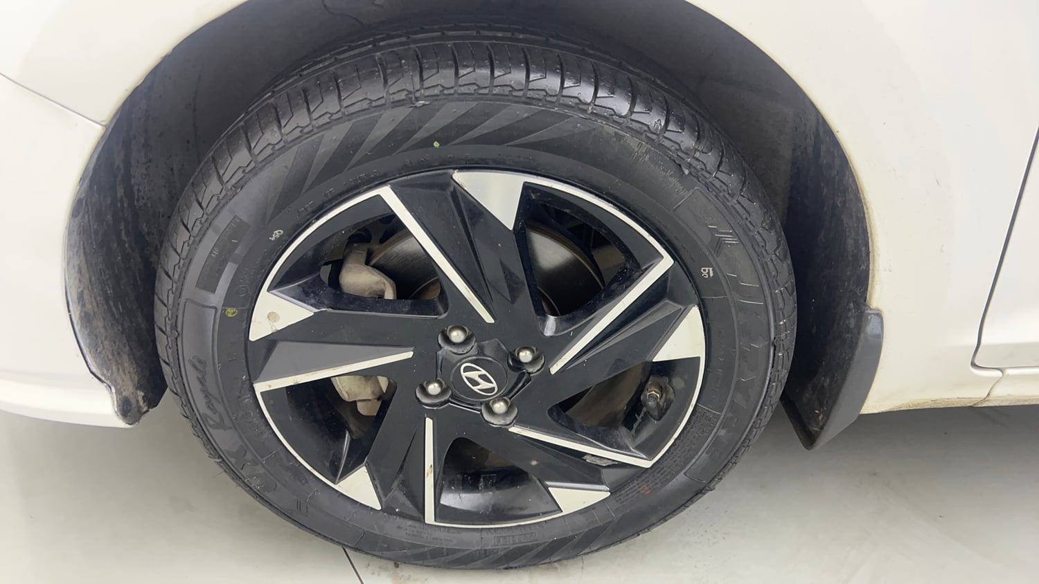Used 2021 Hyundai Verna SX (O) 1.0 Turbo DCT Petrol Automatic tyres LEFT FRONT TYRE RIM VIEW
