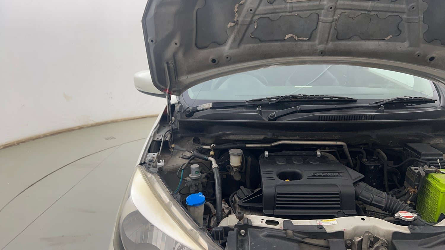 Used 2015 Maruti Suzuki Celerio ZXi AMT Petrol Automatic engine ENGINE RIGHT SIDE HINGE & APRON VIEW