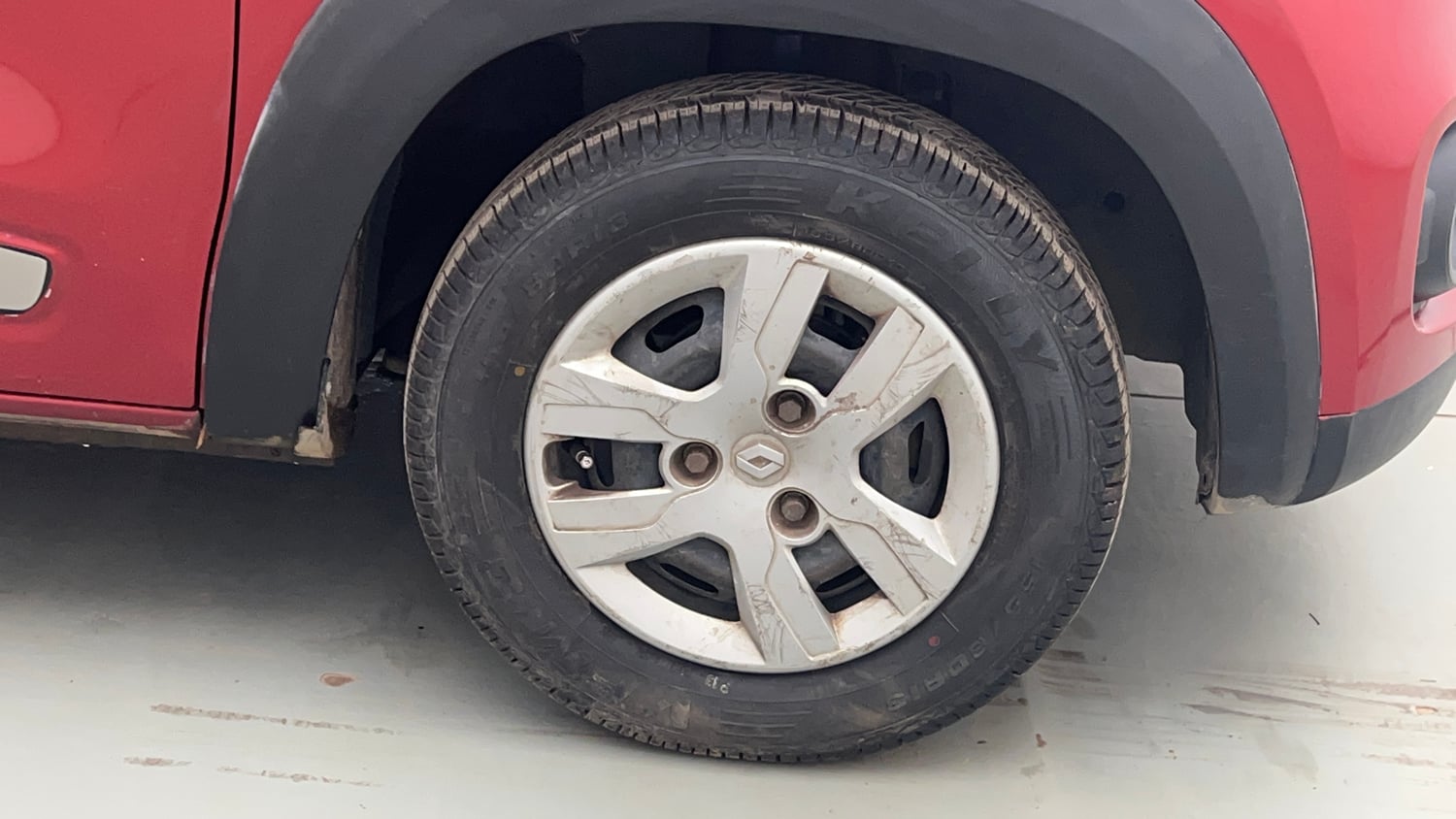 Used 2017 Renault Kwid 1.0 RXT AMT Opt Petrol Automatic tyres RIGHT FRONT TYRE RIM VIEW