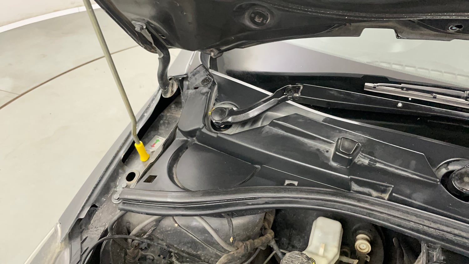 Used 2021 Tata Tiago XZ Plus Petrol Manual engine ENGINE RIGHT SIDE HINGE & APRON VIEW