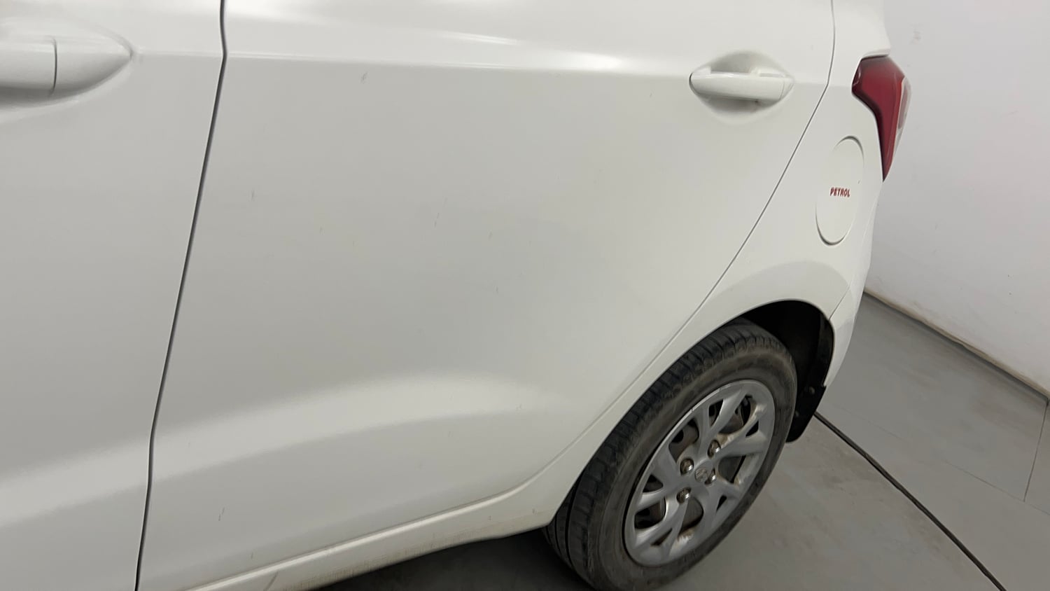 Used 2018 Hyundai Grand i10 Magna 1.2 Kappa VTVT Petrol Manual dents MINOR SCRATCH