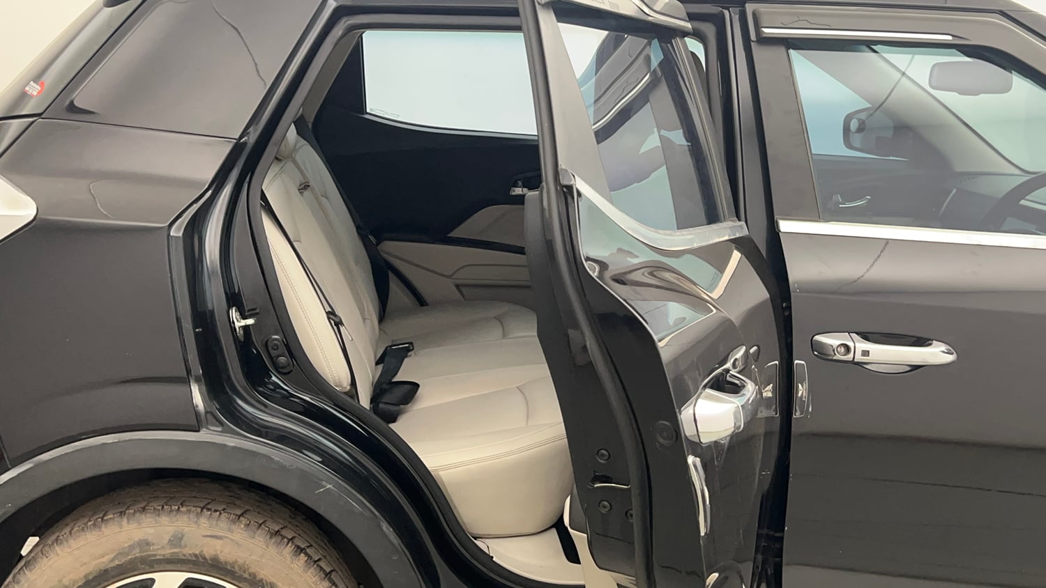 Used 2022 Mahindra XUV 300 W8 (O) 1.2 Petrol Petrol Manual interior RIGHT SIDE REAR DOOR CABIN VIEW